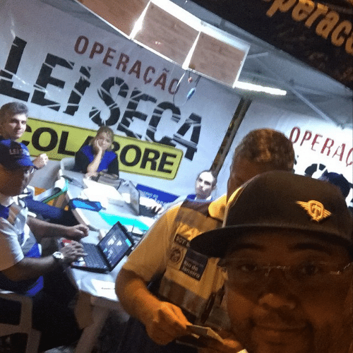 7.mar.2015 - Dudu Nobre estava transitando com seu carro pelas ruas do Rio de Janeiro quando foi parado por uma blitz da Lei Seca na madrugada deste sábado