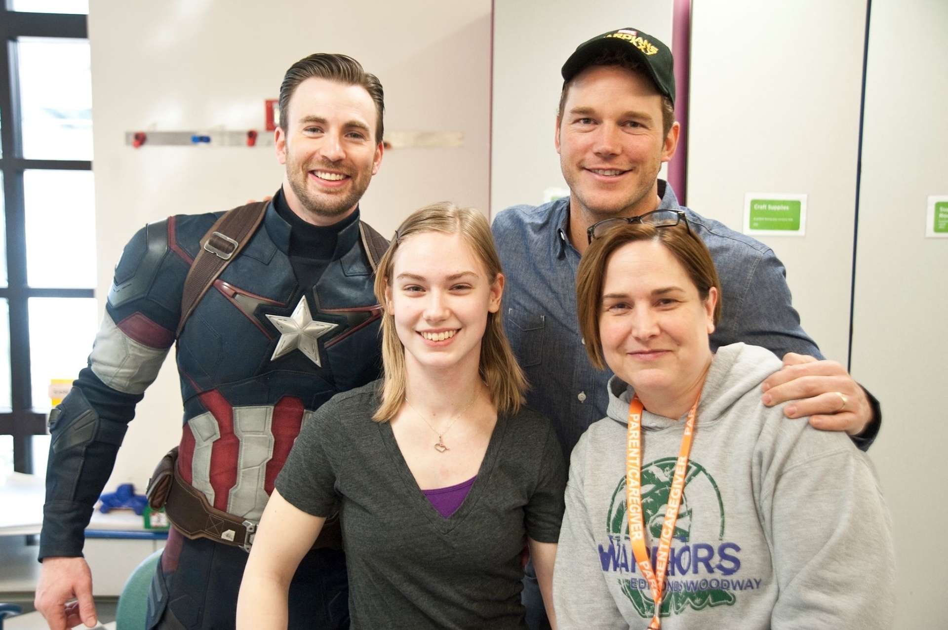 Chris Pratt e Chris Evans visitam hospital infantil de Seattle - Divulgação/Seattle Children's Hospital