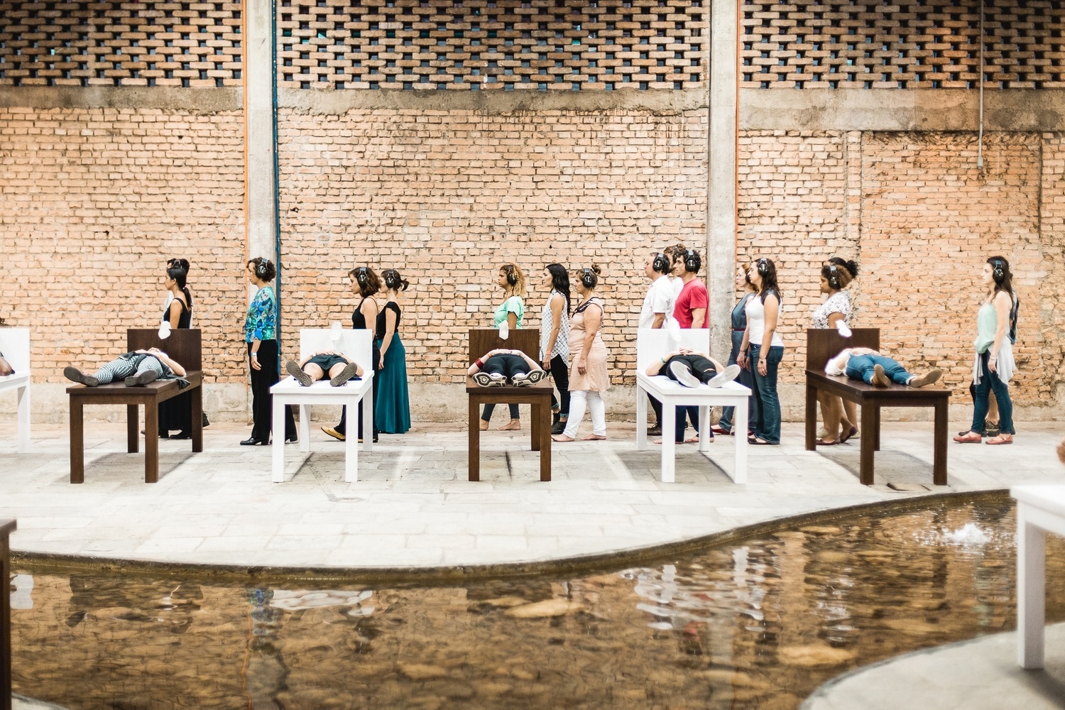 09.mar.2015 - Jornalistas participam de aula com Marina Abramovic no Sesc Pompeia, em São Paulo - Divulgação