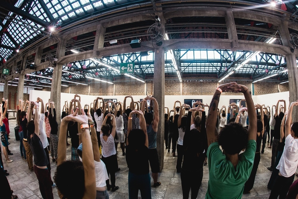 09.mar.2015 - Jornalistas participam de aula com Marina Abramovic no Sesc Pompeia, em São Paulo - Divulgação