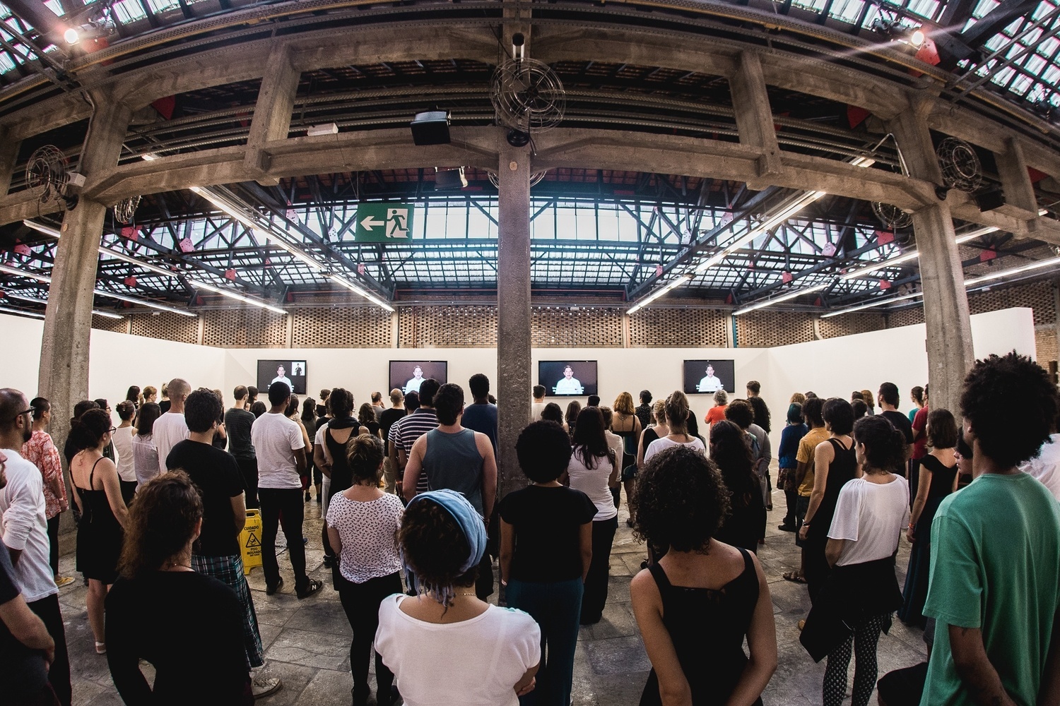09.mar.2015 - Jornalistas participam de aula com Marina Abramovic no Sesc Pompeia, em São Paulo - Divulgação