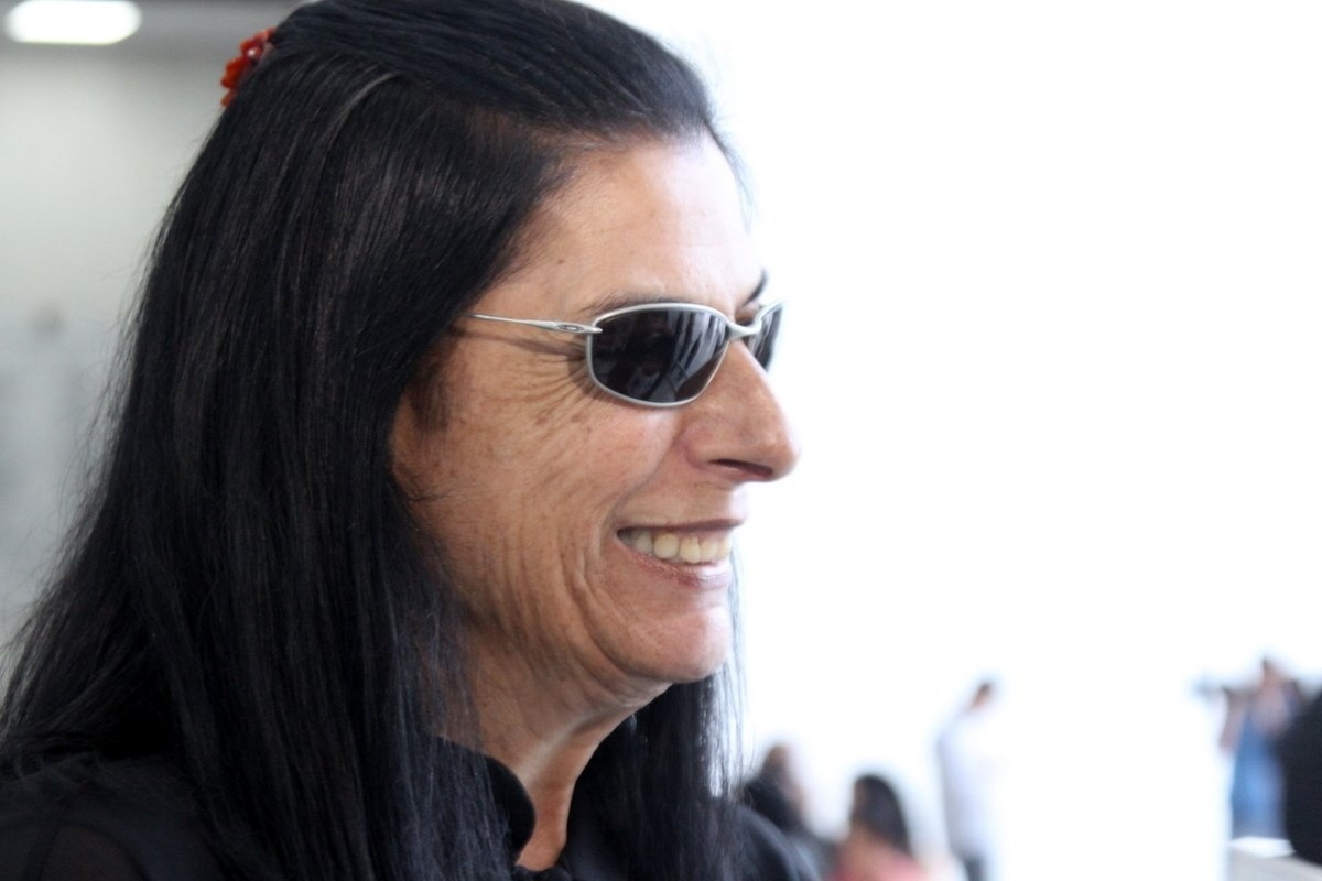 09.mar.2015 - Marta Barroso, filha de Inezita Barroso, dá entrevista durante o velório da mãe, na Assembléia Legislativa de São Paulo. Cantora de 90 anos morreu na noite deste domingo (8), no Hospital Sírio-Libanês, em São Paulo, vítima de insuficiência respiratória aguda - Paduardo/AgNews