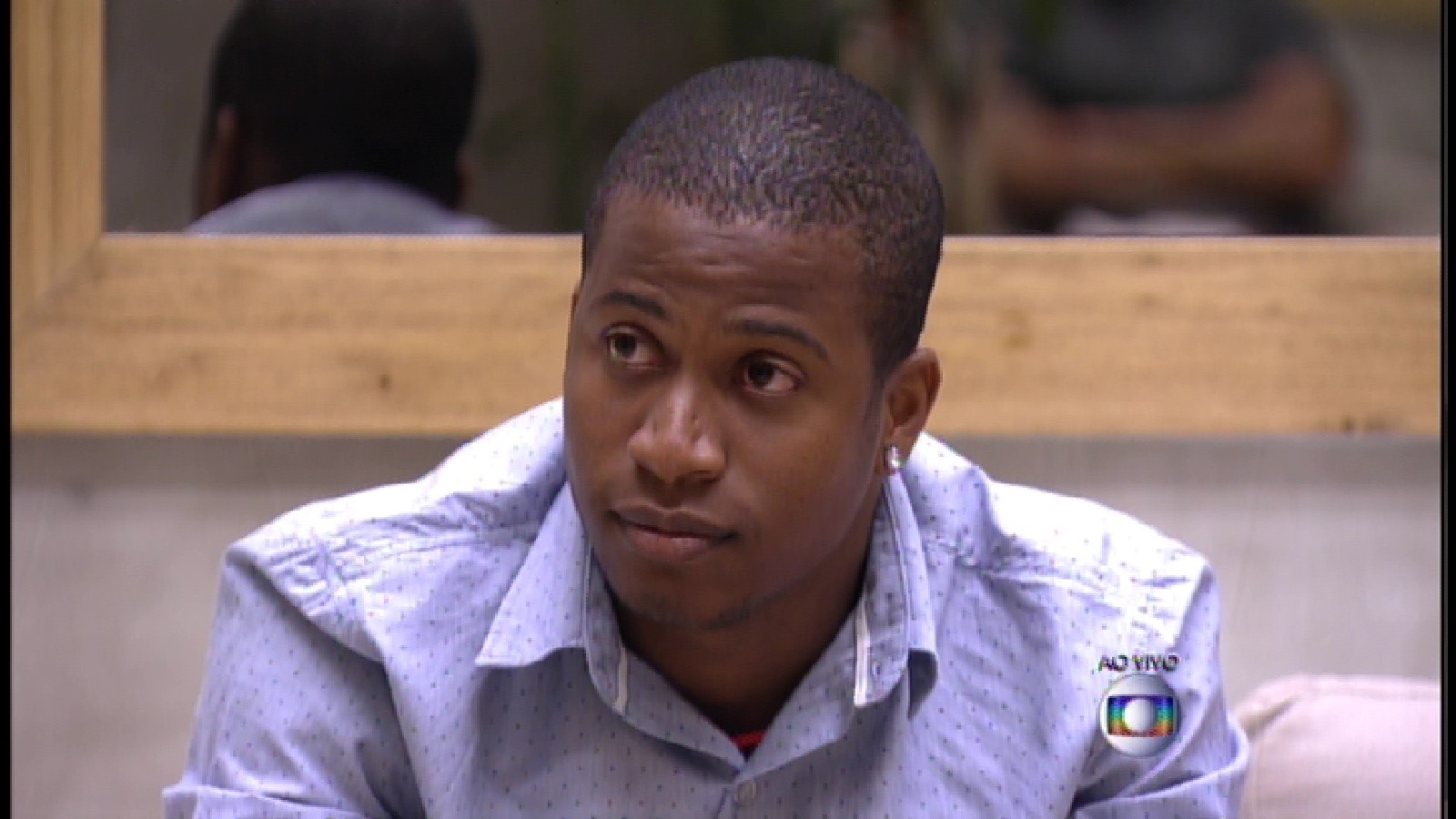 8.mar.2015 - Luan imuniza Rafael - Reprodução/TV Globo