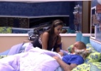 Amanda fica animada com música e se joga em Fernando: "Acorda, menino" - Reprodução/GShow