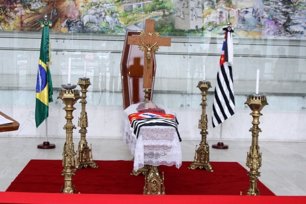 9.mar.2015 - Inezita Barroso é velada na Assembleia Legislativa de São Paulo, na zona sul da capital paulista, nesta segunda-feira - Paduardo/AgNews