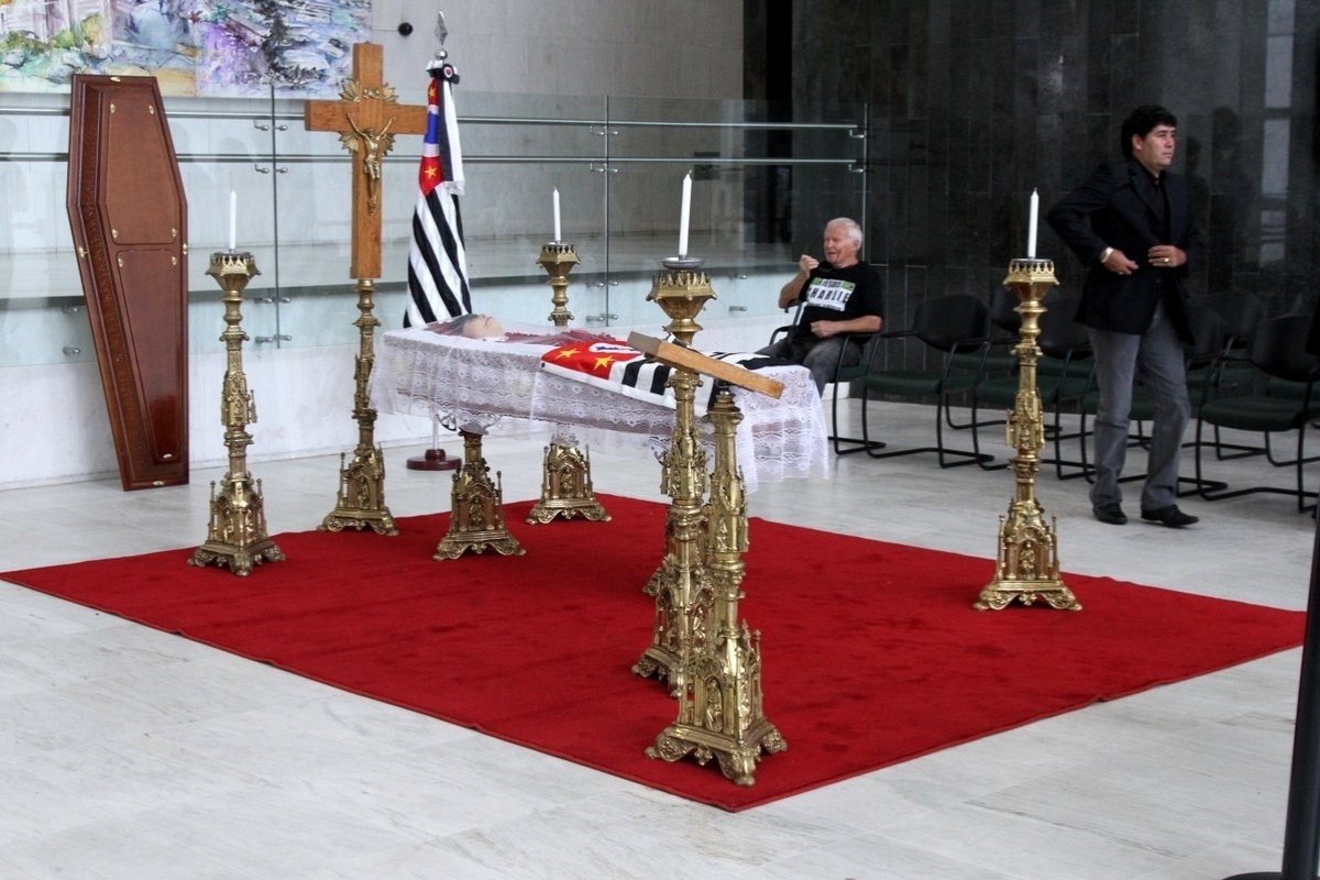 9.mar.2015 - Inezita Barroso é velada na Assembleia Legislativa de São Paulo, na zona sul da capital paulista, nesta segunda-feira - Paduardo/Agnews