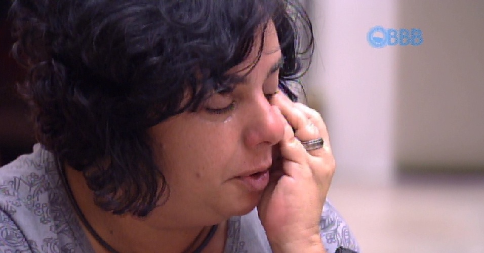 9.mar.2015 - Mariza desabafa com Adrilles e chora
