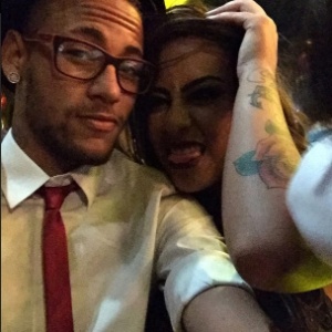 Neymar mostra selfie com a maninha um dia depois de ela comemorar seus 19 anos
