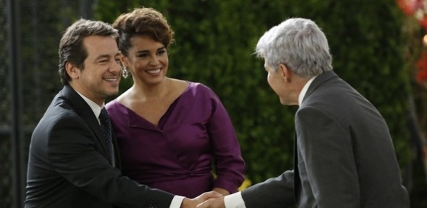 Beatriz (Suzy Rêgo) apresenta seu novo namorado, Otávio (Carlos Vieira) ao ex-marido, Cláudio (José Mayer) em "Império"