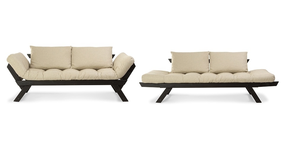 O sofá-cama Zeloni tem estrutura produzida em madeira maciça envernizada e estofado do tipo futon. Quando fechado, o móvel mede 61 cm por 177 cm por 83 cm e quando aberto, 40 cm por 204 cm por 83 cm. A peça pode ser comprada na Oppa (21 2543-1713) do Casa & Gourmet Shopping, no Rio de Janeiro | Para outras informações, entre em contato com o fornecedor - Divulgação/ Montagem UOL