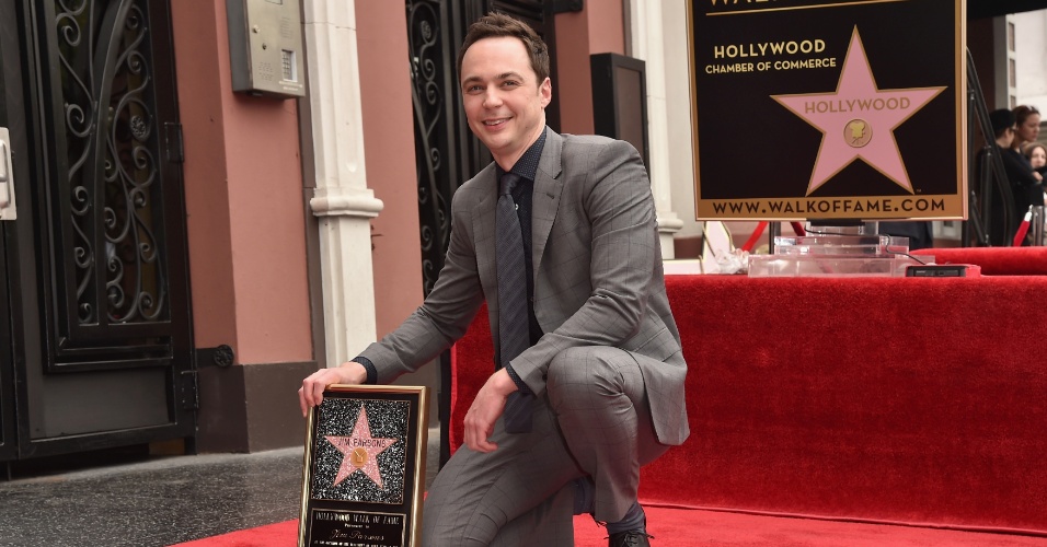 11.mar.2015 - Jim Parsons, o Sheldon de 'Big Bang Theory', ganha estrela na calçada da fama