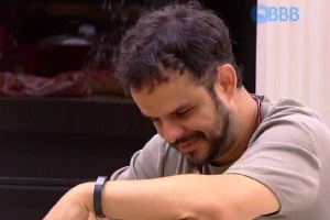 BBB15: Adrilles pergunta para bola de cristal se alguém irá indicá-lo ao  paredão - Notícias - Especial BBB15