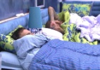 Após passarem a noite em festa Luau, brothers dormem na casa do "BBB15" - Reprodução/TV Globo