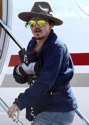 Johnny Depp deixa a Austrália após se machucar no set de "Piratas do Caribe 5"