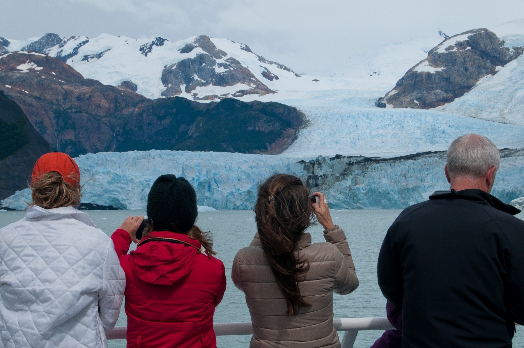 Perito Moreno tem paredões de gelo de até 60m de altura e fachada de 5km de extensão - Débora Costa e Silva/UOL