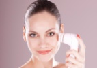 Escova facial para limpar a pele é melhor do que sabonete? - Getty Images
