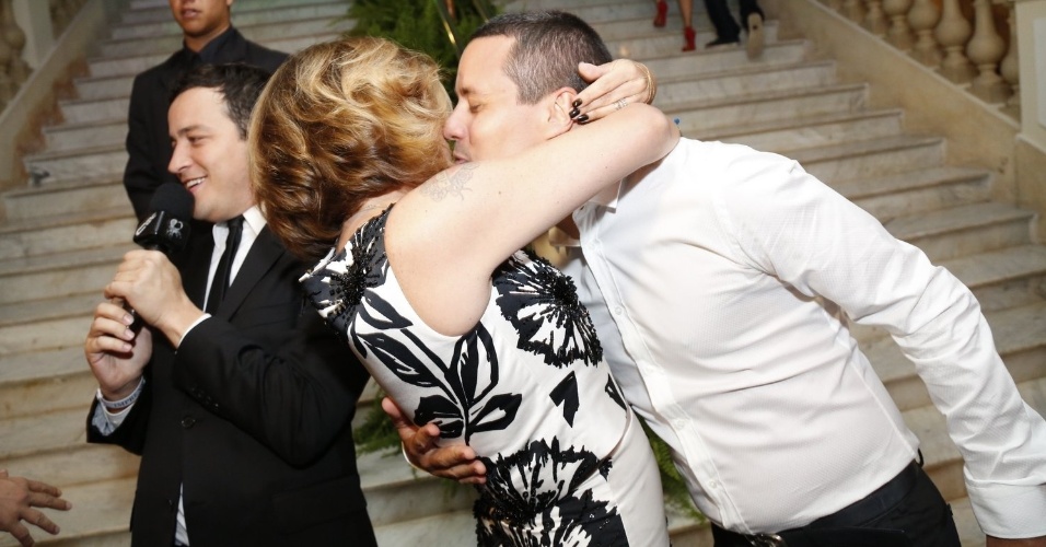 13.mar.2015 - Astrid Fontenelle leva o marido, Fausto Franco, para a festa de aniversário da promoter Carol Sampaio no Copacabana Palace Hotel, na zona sul do Rio de Janeiro, na noite desta sexta-feira