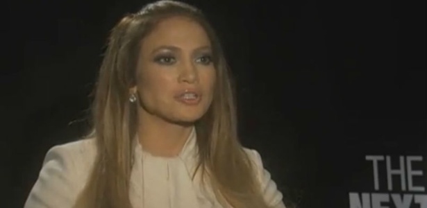 Jennifer Lopez comenta sobre cenas quentes no longa "O Garoto da Casa ao Lado" - Reprodução/SBT