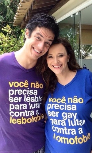 14.mar.2015 - Mateus Solano e a mulher, a atriz Paula Braun, publicaram uma foto engajada neste sábado (14)