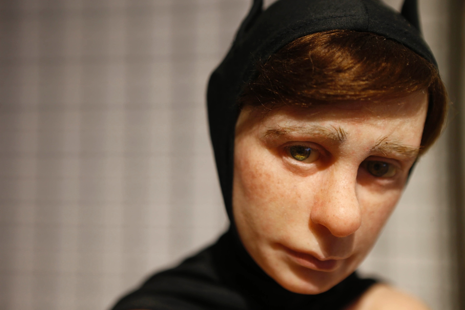 Escultura "Sozinho", de Giovani Caramello, artista de 24 anos de Santo André (SP) comparado ao australiano Ron Mueck - Junior Lago/UOL