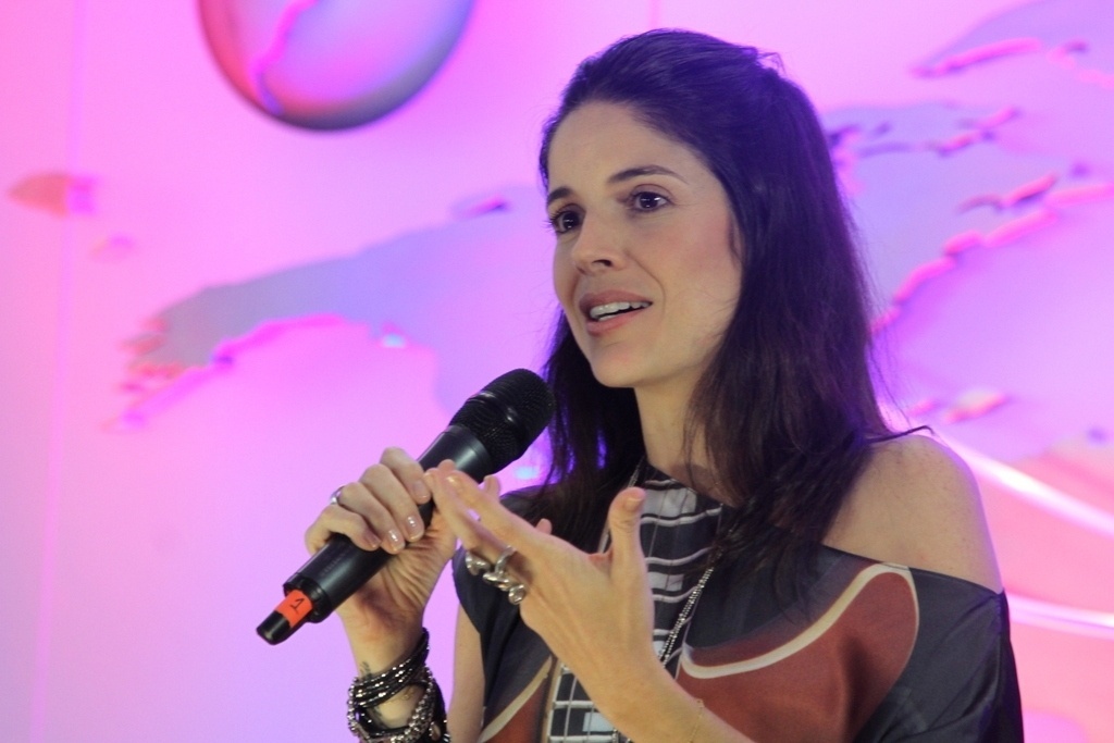 17.mar.2015 - Roberta Medina, vice-presidente do Rock in Rio, conversa com a imprensa - Anderson Borde/AgNews