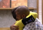 Após se despedir, Fernando diz para Rafael: "Pede para Aline me esperar" - Reprodução/TV Globo