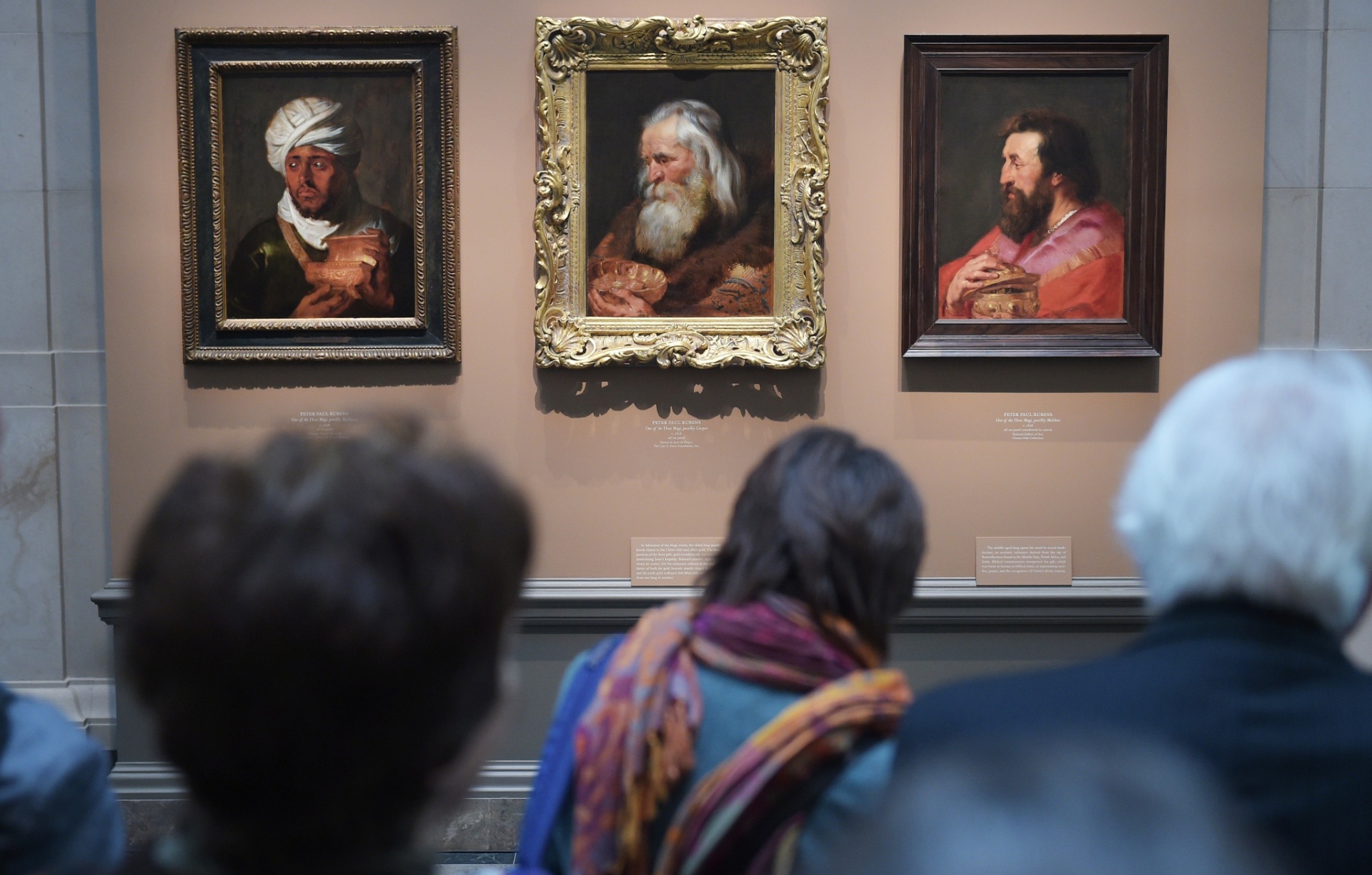 17.mar.2015 - Retratos dos "Três Reis Magos", do pintor flamenco Peter Paul Rubens, voltam a ser expostos juntos em Washington - Mandel Ngan/AFP