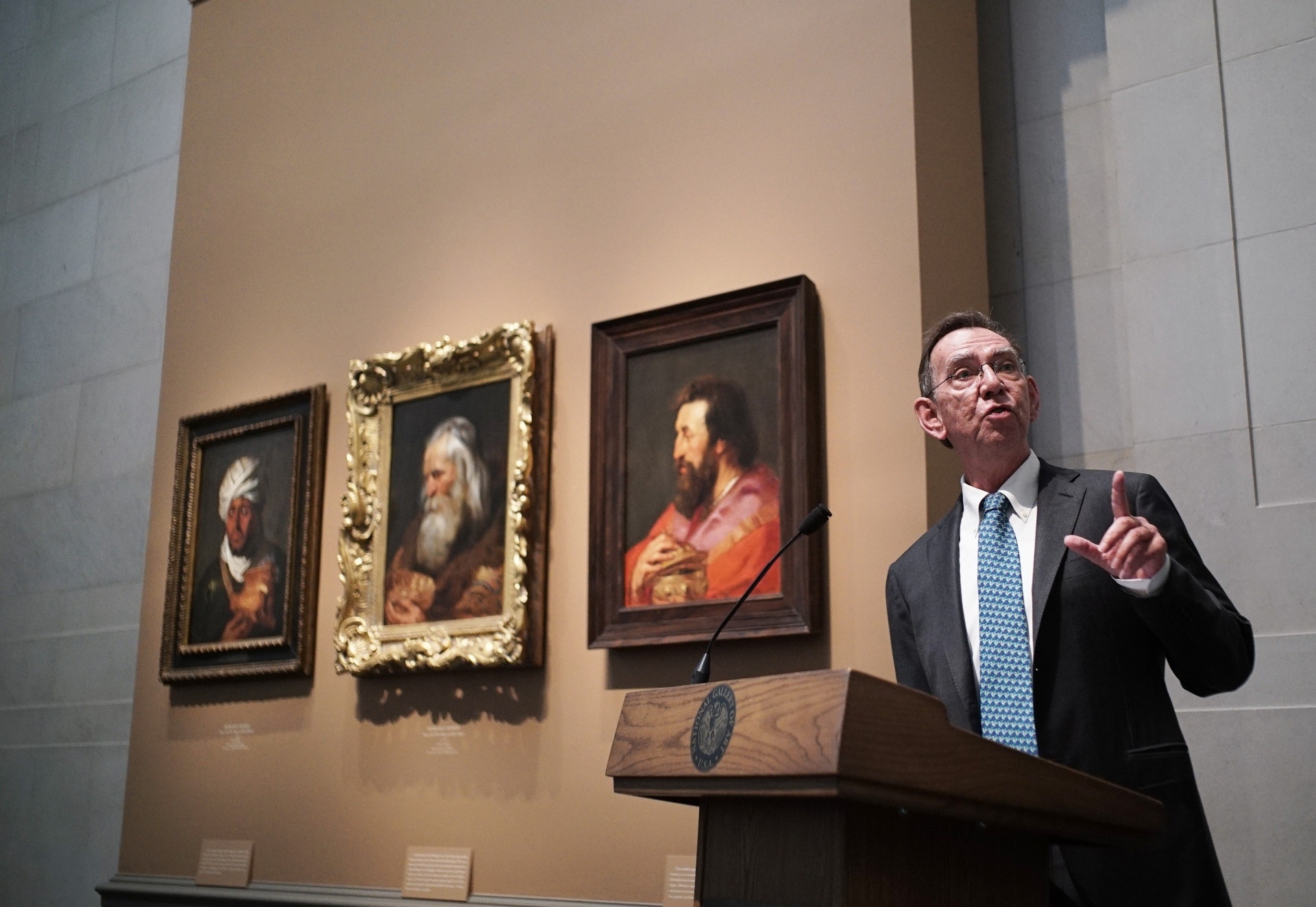 17.mar.2015 - Retratos dos "Três Reis Magos", do pintor flamenco Peter Paul Rubens, voltam a ser expostos juntos em Washington - Mandel Ngan/AFP