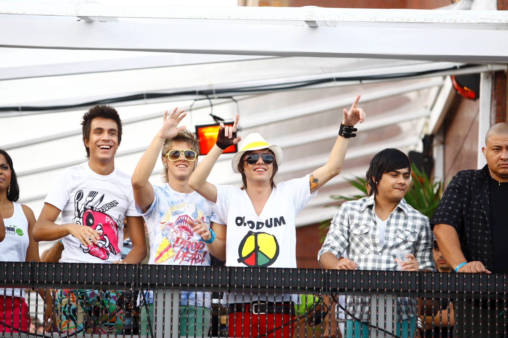 Banda Restart divide trio elétrico com o grupo Olodum durante Carnaval de Salvador, em 2011 - Fernando Vivas/A Tarde