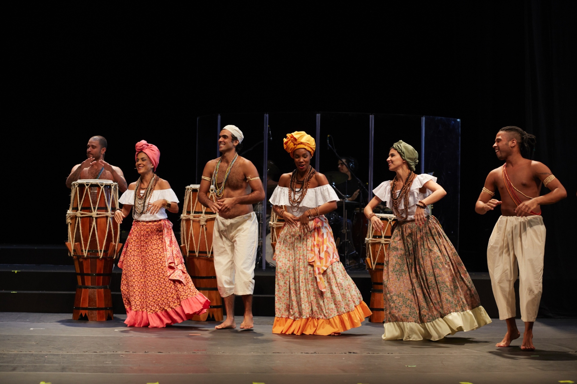 18.mar.2015 - Diogo Nogueira faz sua estreia como ator no espetáculo musical "Sambra" que comemora os 100 anos do samba - Divulgação