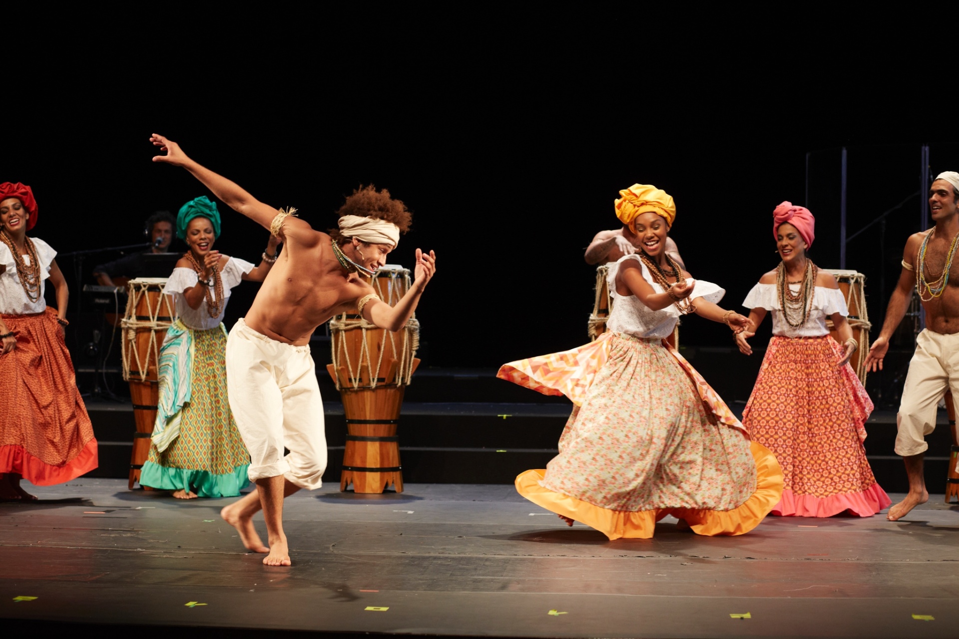 18.mar.2015 - Diogo Nogueira faz sua estreia como ator no espetáculo musical "Sambra" que comemora os 100 anos do samba - Divulgação