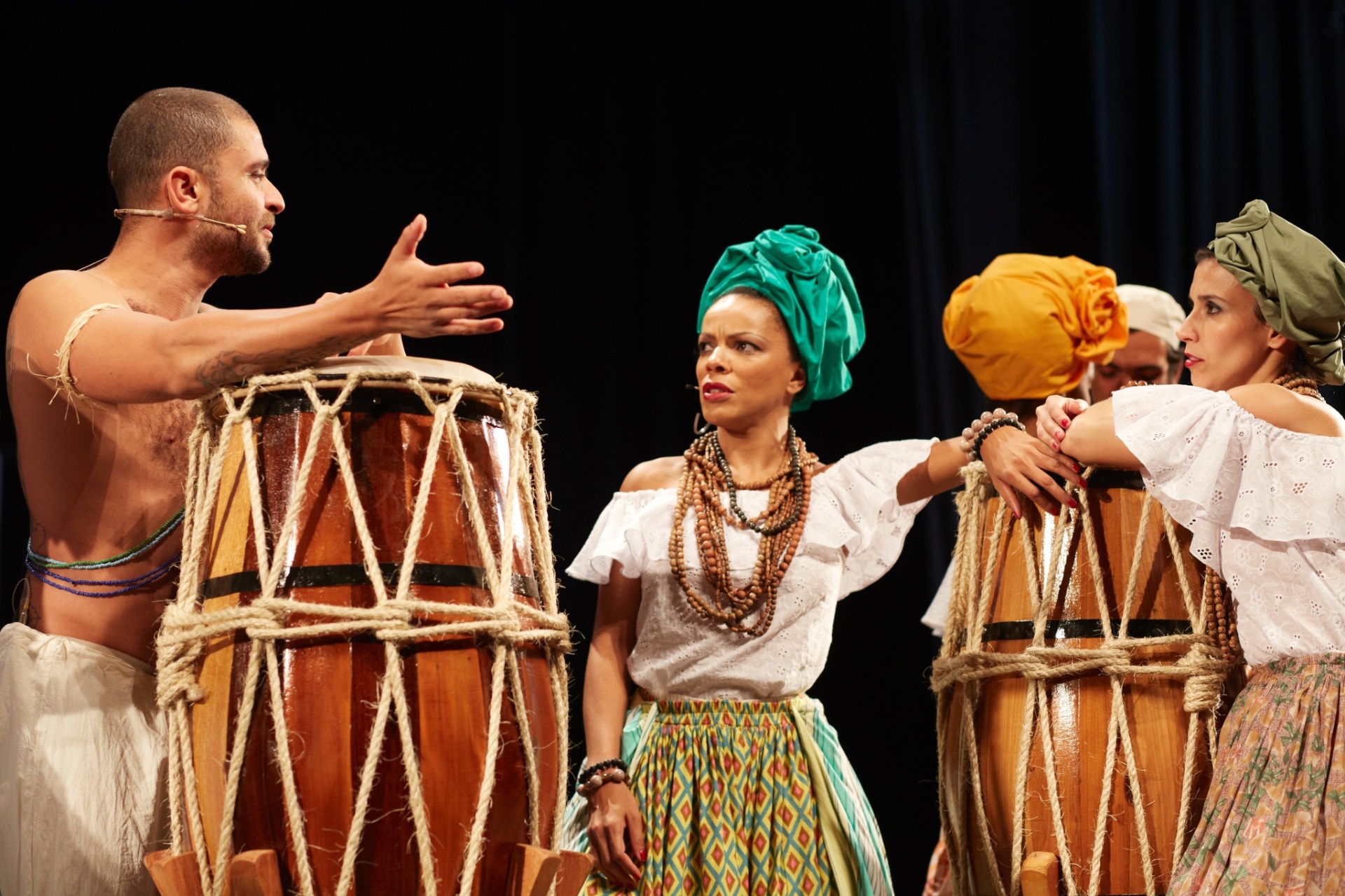 18.mar.2015 - Diogo Nogueira faz sua estreia como ator no espetáculo musical "Sambra" que comemora os 100 anos do samba - Divulgação