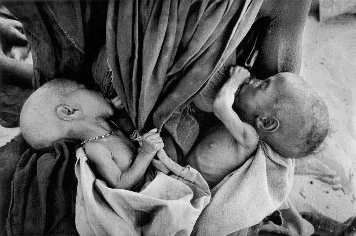 Cena de "O Sal da Terra", documentário sobre Sebastião Salgado que foi indicado ao Oscar 2015. O filme dirigido pelo filho de Salgado, Juliano Ribeiro, e pelo alemão Wim Wenders, mostra a trajetória do renomado fotógrafo brasileiro com seu projeto "Gênesis", expedição com o objetivo de registrar, a partir de imagens, civilizações e regiões do planeta até então inexploradas - Divulgação