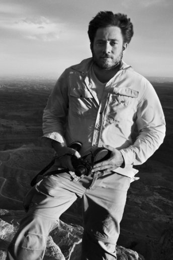 Cena de "O Sal da Terra", documentário sobre Sebastião Salgado que foi indicado ao Oscar 2015. O filme dirigido pelo filho de Salgado, Juliano Ribeiro, e pelo alemão Wim Wenders, mostra a trajetória do renomado fotógrafo brasileiro com seu projeto "Gênesis", expedição com o objetivo de registrar, a partir de imagens, civilizações e regiões do planeta até então inexploradas - Divulgação