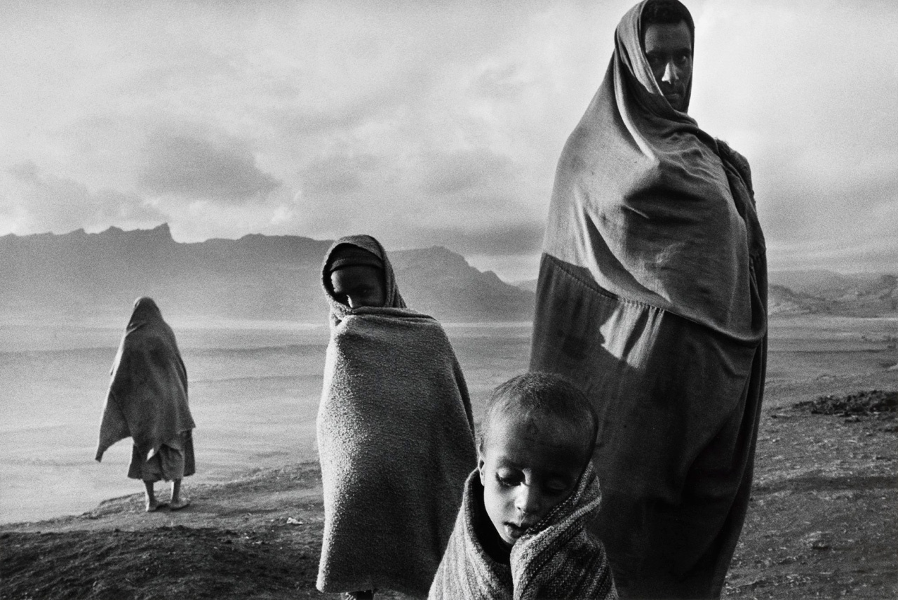 Cena de "O Sal da Terra", documentário sobre Sebastião Salgado que foi indicado ao Oscar 2015. O filme dirigido pelo filho de Salgado, Juliano Ribeiro, e pelo alemão Wim Wenders, mostra a trajetória do renomado fotógrafo brasileiro com seu projeto "Gênesis", expedição com o objetivo de registrar, a partir de imagens, civilizações e regiões do planeta até então inexploradas - Divulgação