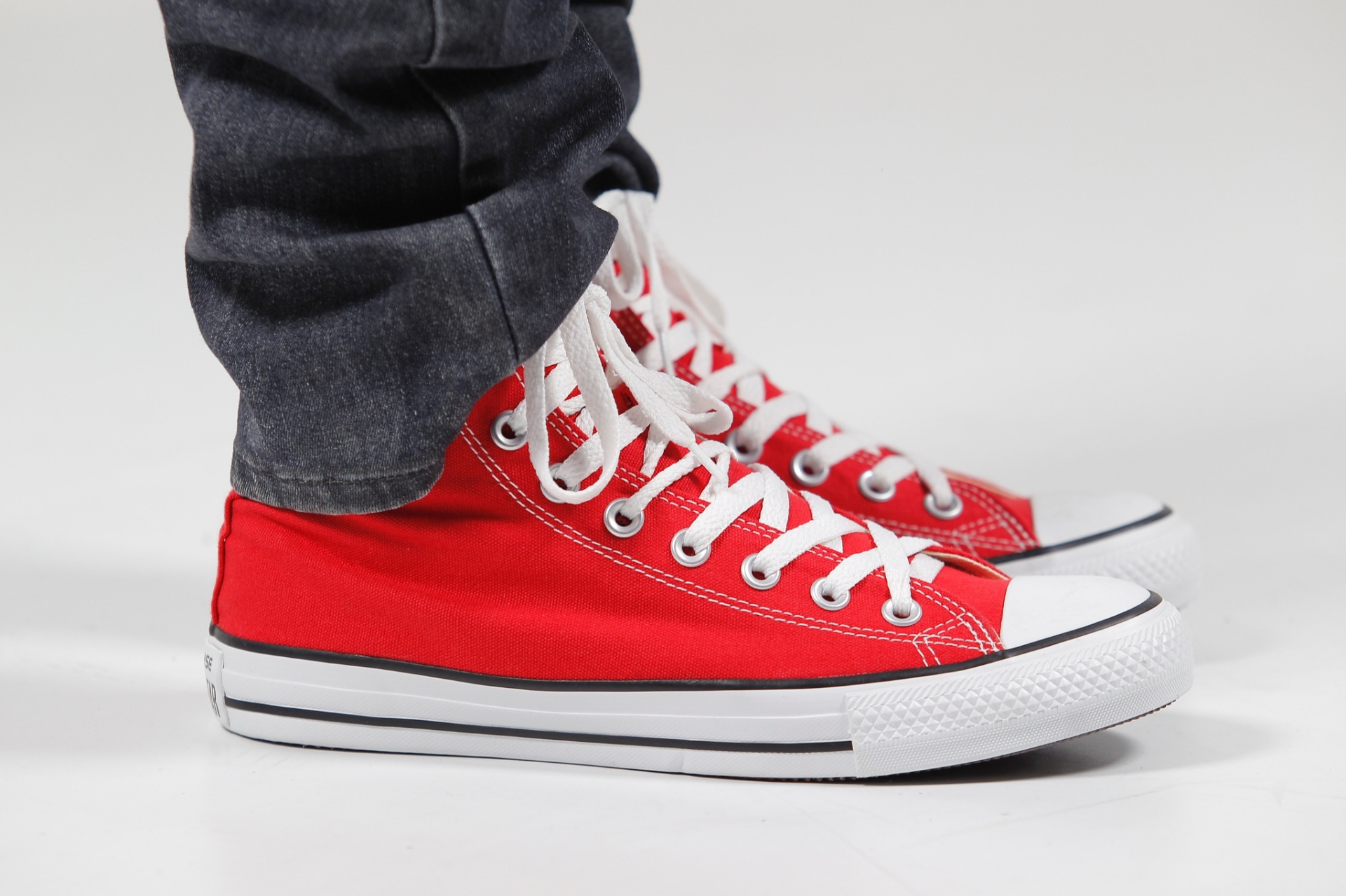 Tênis vermelho All Star, da Converse, R$ 109,90 - Reinaldo Canato/UOL