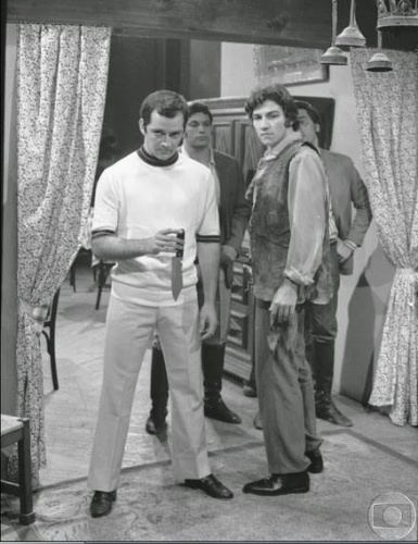 1970 - Jerônimo Coragem (Cláudio Cavalcanti - morto em 2013 ) e Duda Coragem (Claudio Marzo) em cena da novela "Irmãos Coragem"