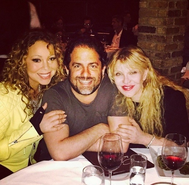 23.mar.2015 - Mariah Carey e Courtney Love saem para jantar