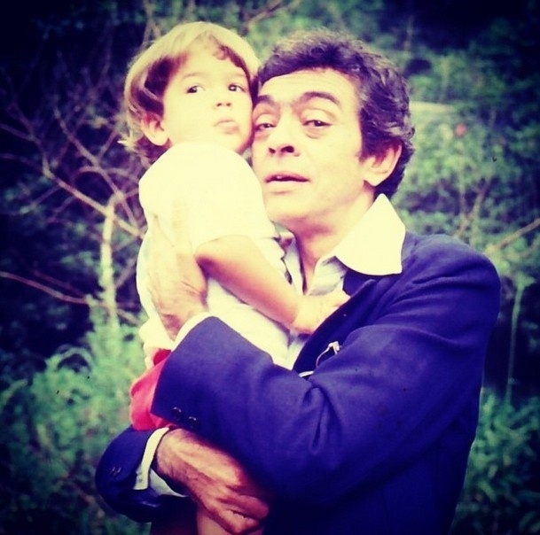 23.mar.2015 - No aniversário da morte de Chico Anysio, Bruno Mazzeo posta foto com o pai e diz estar com saudade