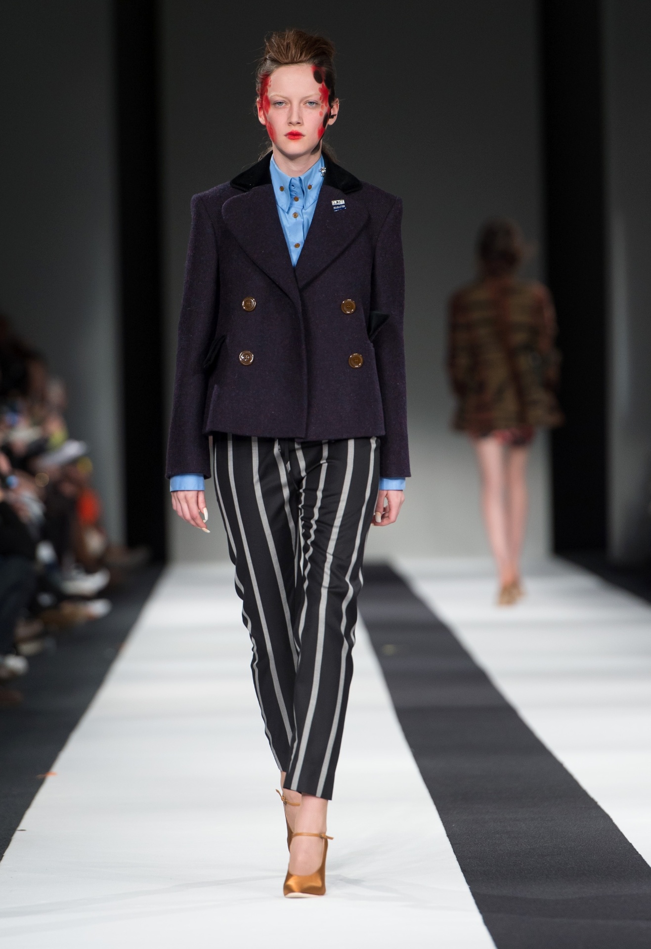 Modelagem masculina: A alfaiataria inspirada no vestuário masculino, como terninhos, blazers, casacos, calças e camisas, ganha novas escalas, cores e padronagens, para deixar a proposta mais irreverente - Getty Images