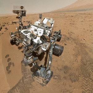 O robô Curiosity explora Marte desde 2013 - 