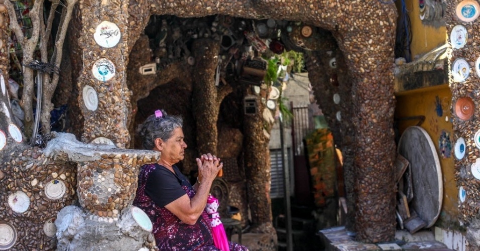 2015 - A casa de pedra feita pelo artista plástico Estevão Silva da Conceição, conhecido como o Gaudí brasileiro, que fica em Paraisópolis, uma das maiores favelas de São Paulo, localizada no bairro Morumbi