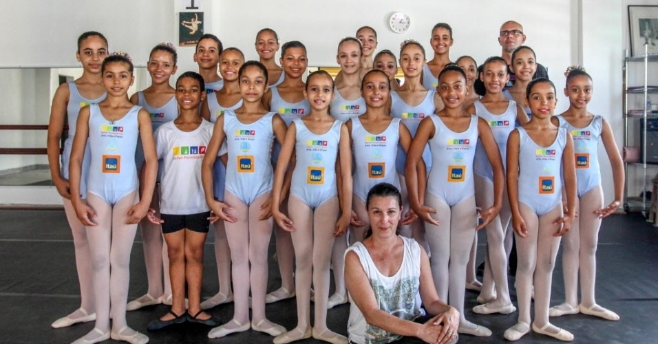 2015 - "Gostaria de ter vagas para todo mundo e transformar a vida dessas pessoas, por mais que elas não sejam bailarinas no futuro", afirmou Monica Tarrago, 49, responsável por conduzir o balé de Paraisópolis