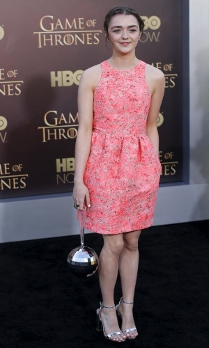 23.mar.2015 - Maisie Williams se diverte na première da quinta temporada de "Game of Thrones" na War Memorial Opera House, em San Francisco, nos Estados Unidos, nesta segunda-feira