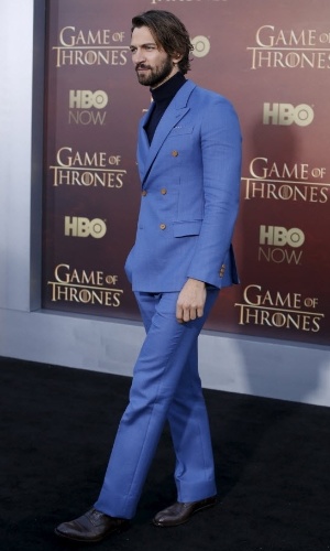23.mar.2015 - O ator Michiel Huisman caminha pelo red carpet da première da quinta temporada de "Game of Thrones" na War Memorial Opera House, em San Francisco, nos Estados Unidos, nesta segunda-feira
