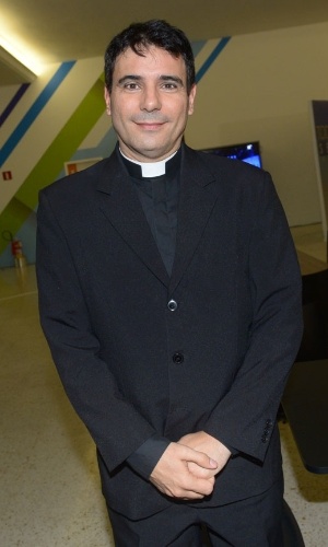 24.mar.2015 - O padre Juarez de Castro na festa de 10 Anos do programa "Todo Seu", apresentado por Ronnie Von, em São Paulo