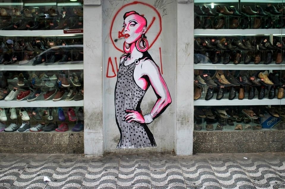 Ikaro - ?Ikaro é um personagem andrógeno, que, diferente da maioria das outras drag queens, não busca se parecer completamente a uma mulher. Ele não usa peruca, é careca e tem toda uma beleza única, além de ser um performer de muito talento?, conta sobre o performer paulistano - Divulgação/Suriani