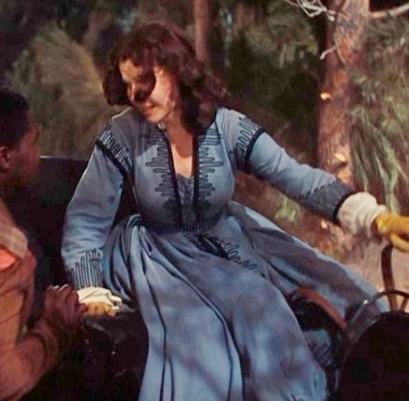 Na época do filme, o vestido de Scarlett O'Hara era azul. Com o tempo, ele se tornou cinza desbotado - Heritage Auctions/Divulgação