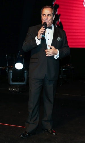26.mar.2015 - Ronnie Von apresenta uma das categorias do Prêmio Geração Glamour, no Nacional Club, zona oeste de São Paulo, nesta quinta-feira