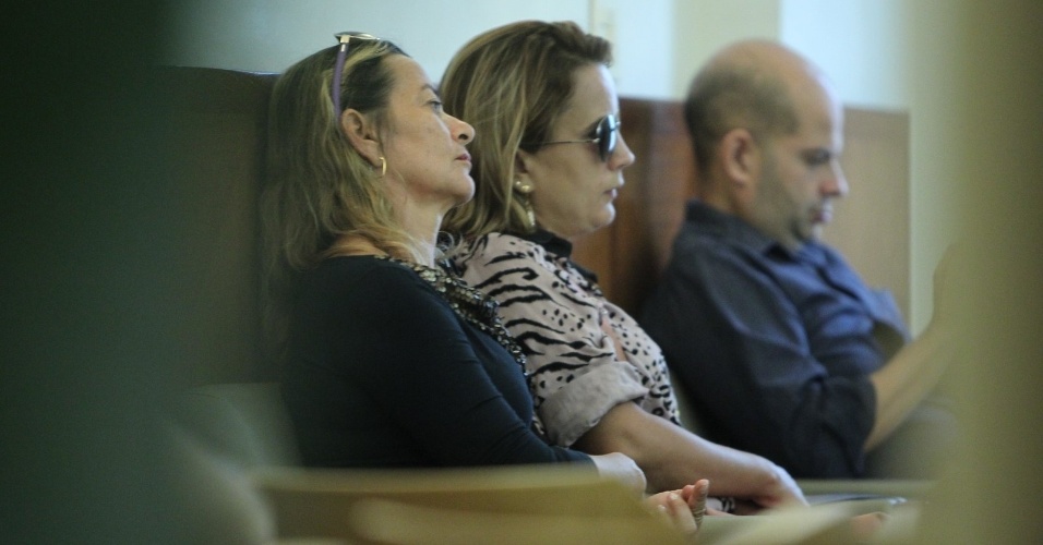 27.mar.2015 - Familiares de Jorge Loredo velam o corpo do ator em capela do Memorial do Carmo, na zona portuária do Rio de Janeiro
